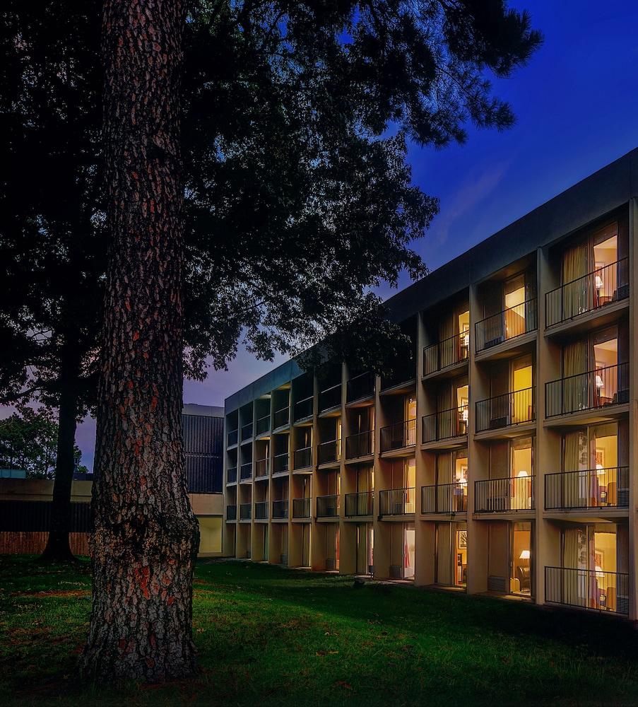 Historic Whispering Woods Hotel & Conference Center Olive Branch Exterior photo