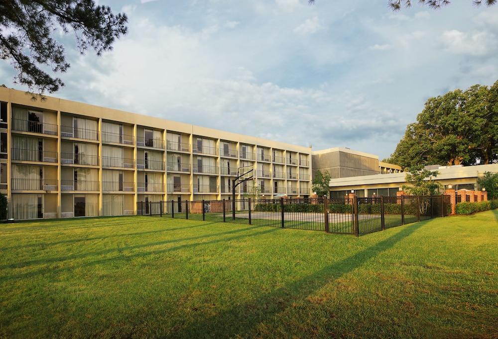 Historic Whispering Woods Hotel & Conference Center Olive Branch Exterior photo